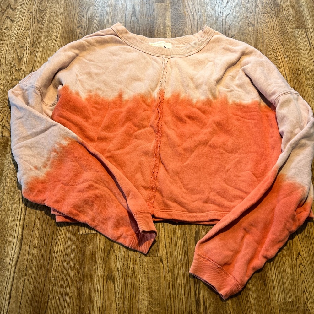 Crop tie die crewneck.